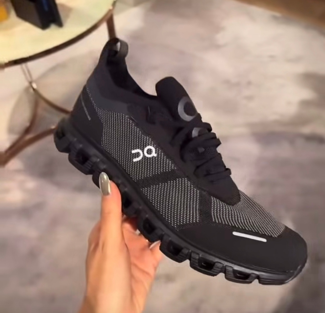 On-cloud sneakers  